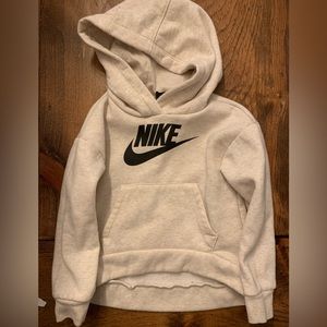 Nike hoodie size 3t
